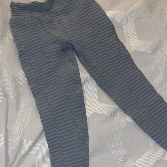 Textured Scrunch Butt Leggings - Picture 5 of 6